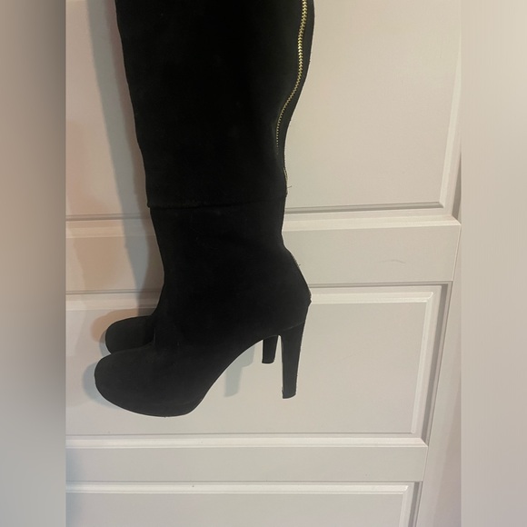 Kelsi Dagger black over the knee boots with gold zipper - Picture 4 of 9